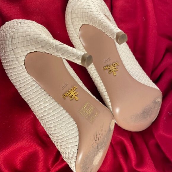 Prada Intreccio Madra Ivory Woven Peep toe pump, size 8, superb condition. - Picture 3 of 3